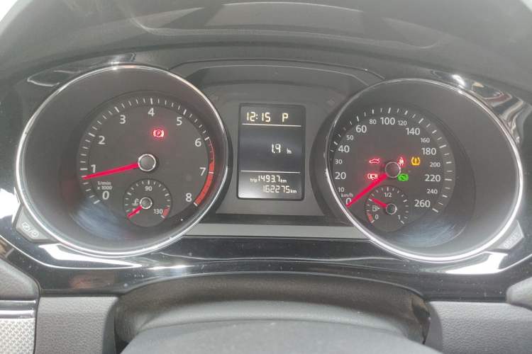 Used Volkswagen Sagitar 2017 230TSI Automatic Comfort Version Instrument Cluster