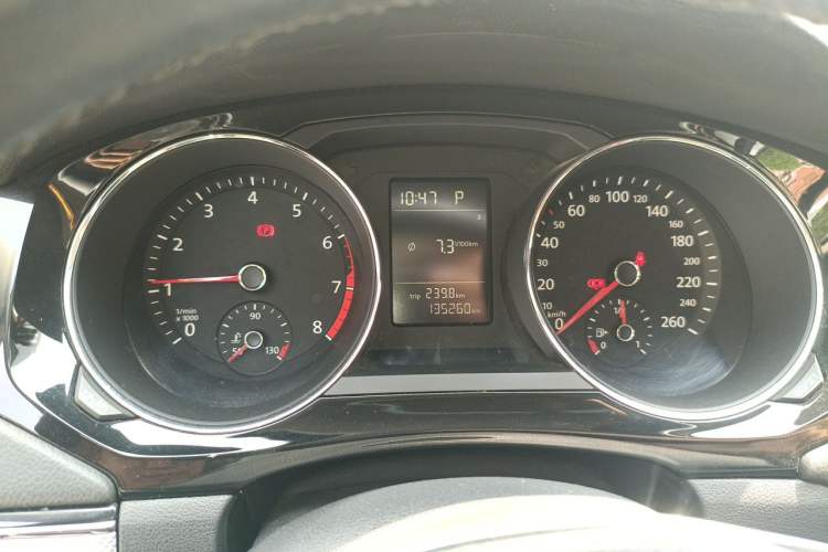 Used Volkswagen Sagitar 2017 230TSI Automatic Comfort Version Instrument Cluster