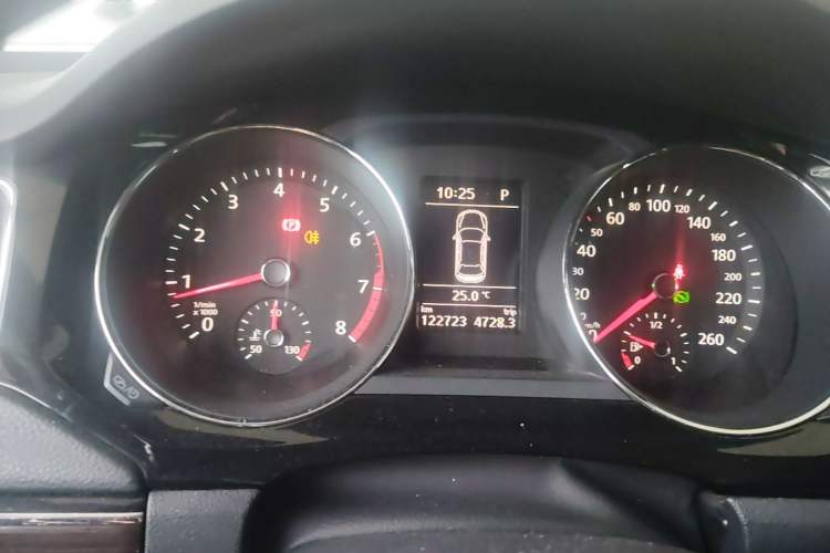 Used Volkswagen Sagitar 2017 230TSI Automatic Luxury Edition Instrument Cluster