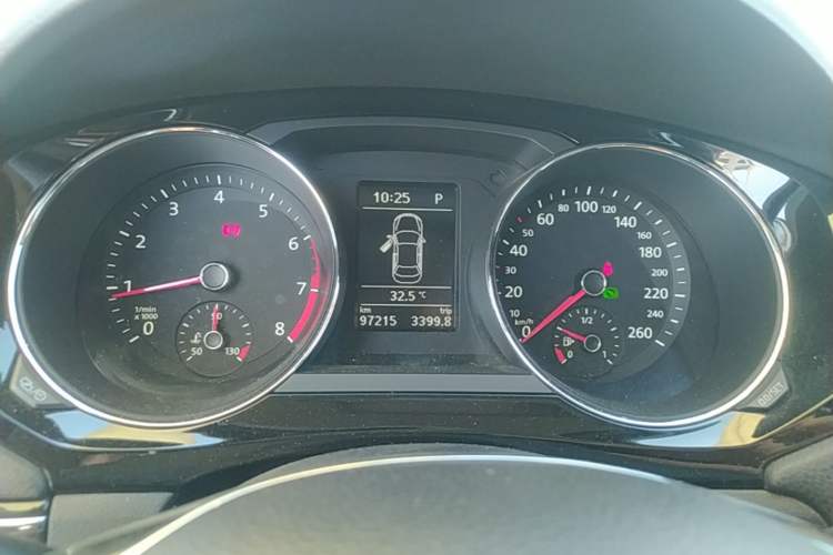 Used Volkswagen Sagitar 2017 230TSI Automatic Luxury Edition Instrument Cluster