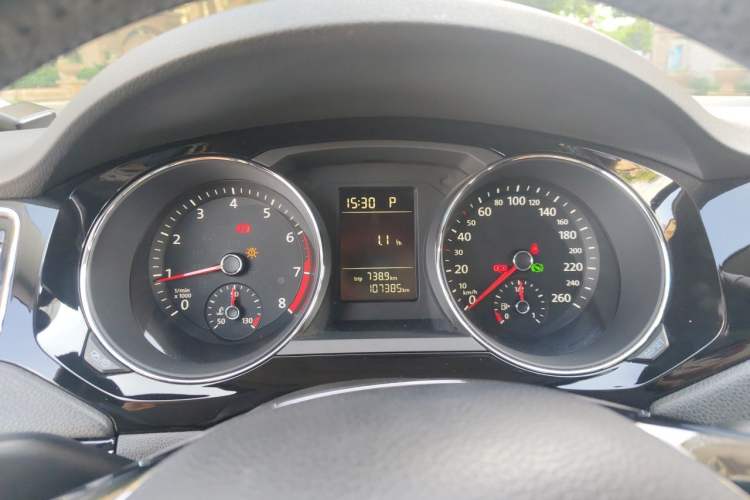 Used Volkswagen Sagitar 2017 230TSI Automatic Comfort Version Instrument Cluster