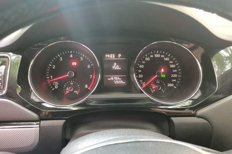 Used Volkswagen Sagitar 2017 230TSI Automatic Comfort Version Instrument Cluster