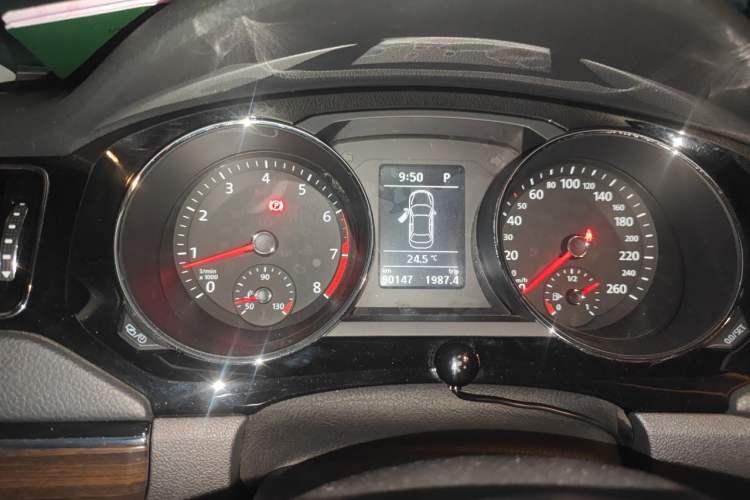 Used Volkswagen Sagitar 2017 230TSI Automatic Luxury Edition Instrument Cluster