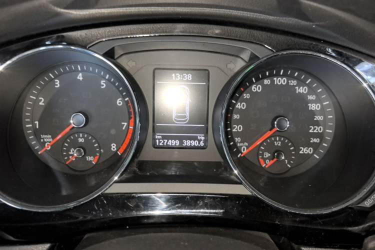 Used Volkswagen Sagitar 2017 180TSI Automatic Luxury Edition Instrument Cluster
