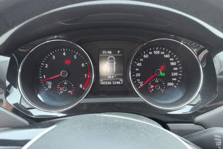 Used Volkswagen Sagitar 2017 230TSI Automatic Luxury Edition Instrument Cluster