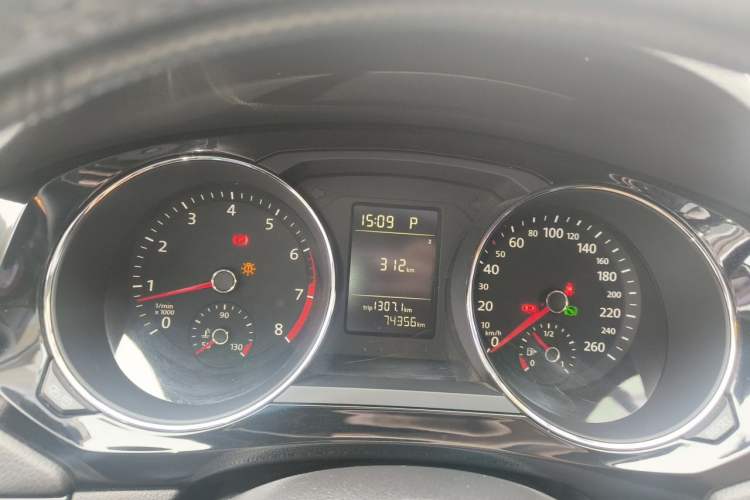Used Volkswagen Sagitar 2017 230TSI Automatic Comfort Version Instrument Cluster