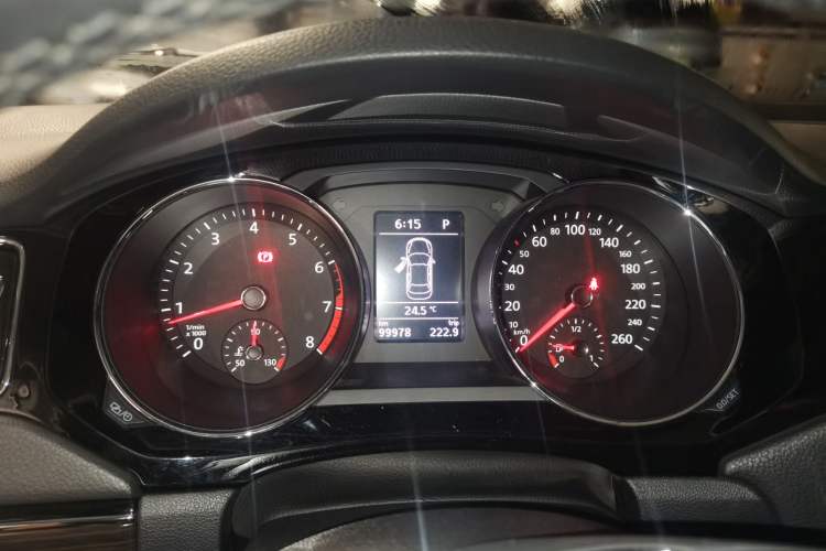 Used Volkswagen Sagitar 2017 230TSI Automatic Luxury Edition Instrument Cluster
