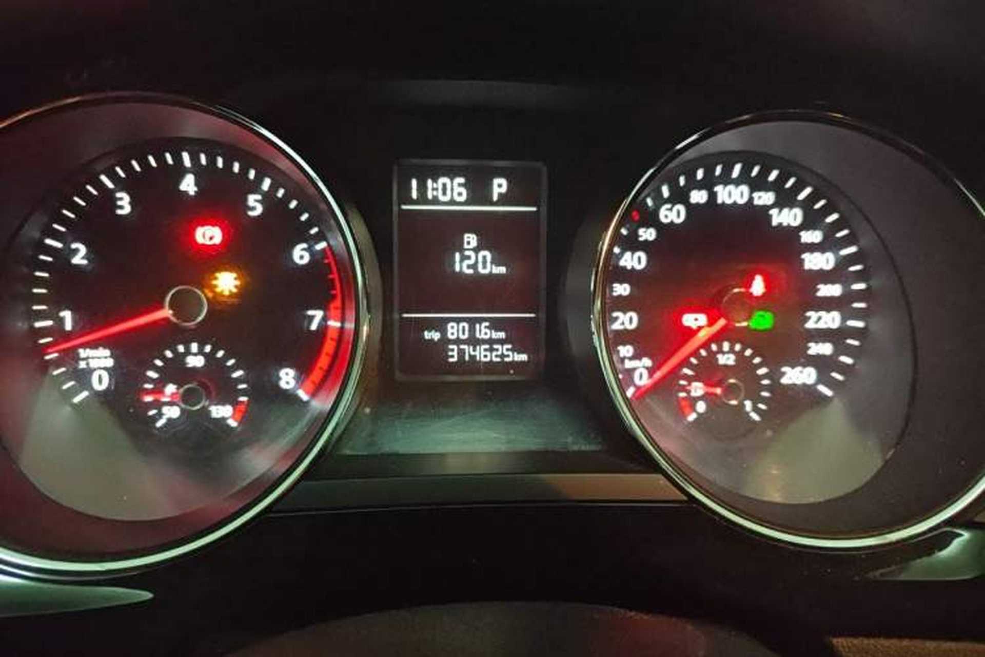 Used Volkswagen Sagitar 2017 230TSI Automatic Comfort Version Instrument Cluster