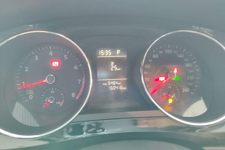 Used Volkswagen Sagitar 2017 230TSI Automatic Comfort Version Instrument Cluster