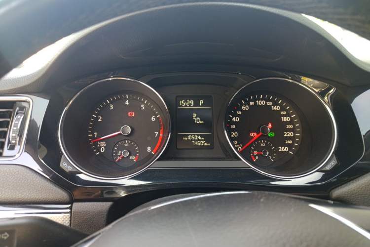 Used Volkswagen Sagitar 2017 230TSI Automatic Comfort Version Instrument Cluster