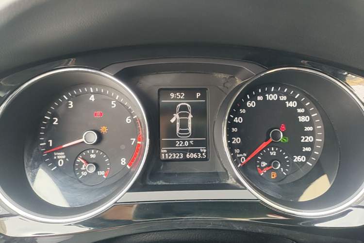 Used Volkswagen Sagitar 2017 230TSI Automatic Luxury Edition Instrument Cluster