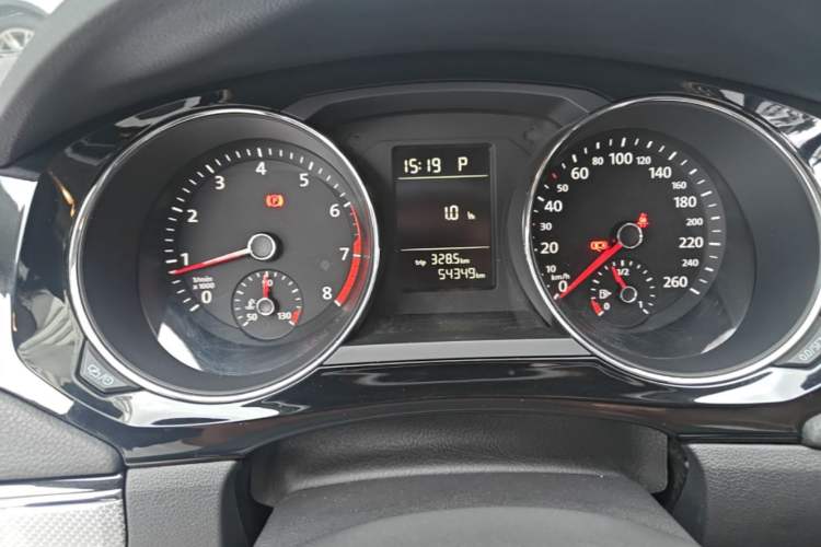 Used Volkswagen Sagitar 2017 230TSI Automatic Comfort Version Instrument Cluster