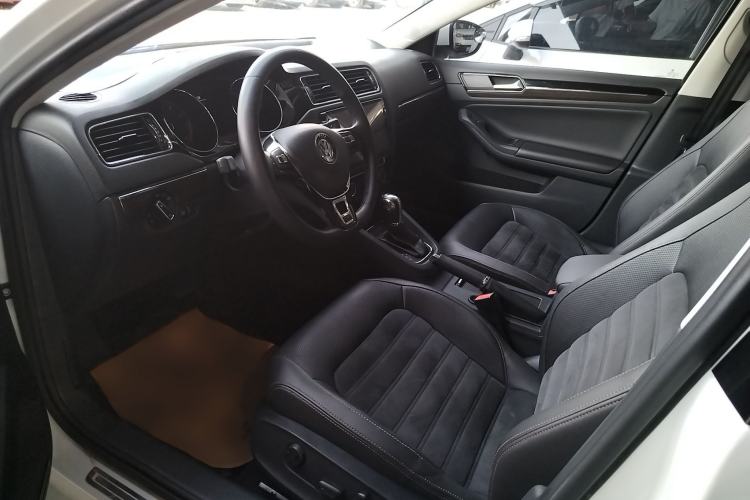 Used Volkswagen Sagitar 2017 230TSI Automatic Luxury Edition Interior 1
