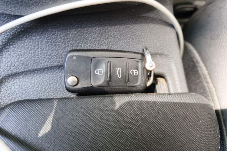 Used Volkswagen Sagitar 2017 1.6L Manual Comfort Model Interior 1