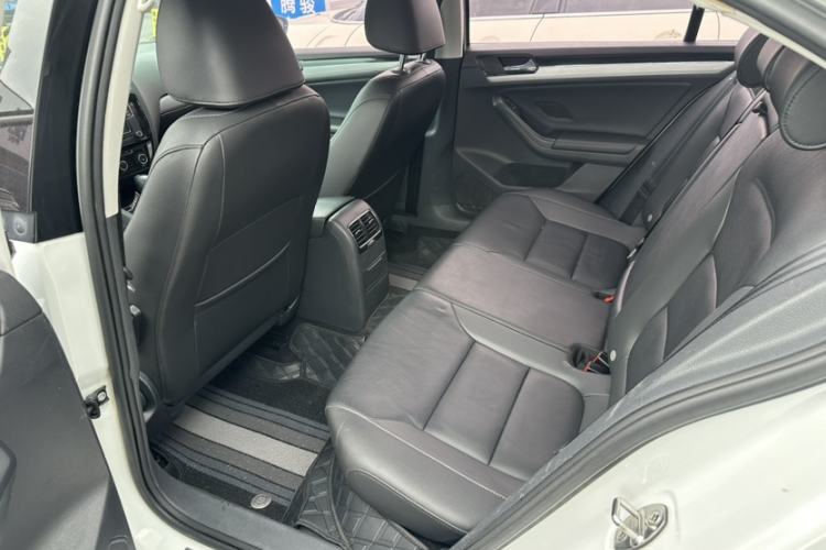 Used Volkswagen Sagitar 2017 180TSI Automatic Luxury Edition Interior 1