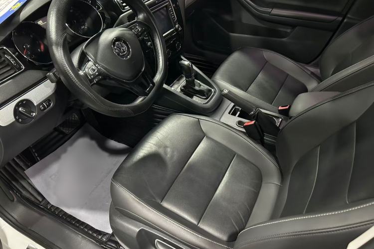Used Volkswagen Sagitar 2017 230TSI Automatic Comfort Version Interior 1