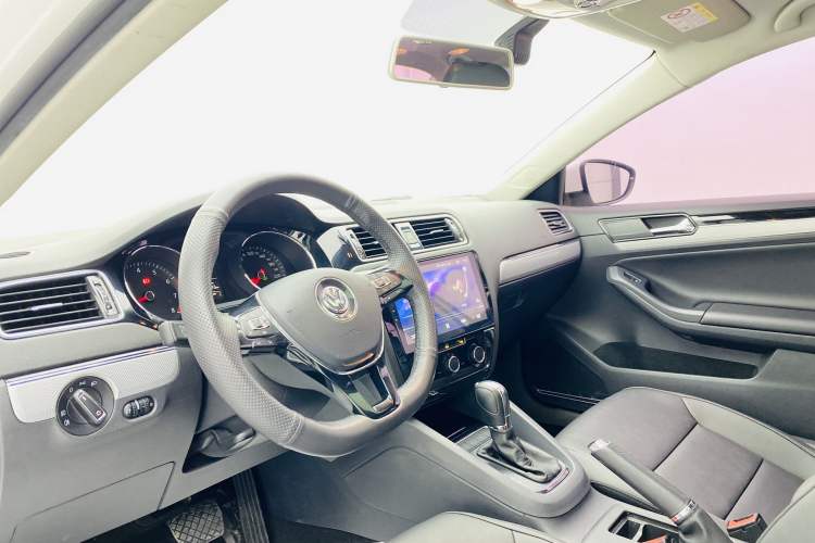 Used Volkswagen Sagitar 2017 1.6L Automatic Comfort Model Interior 1