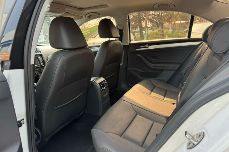 Used Volkswagen Sagitar 2017 1.6L Automatic Comfort Model Interior 1