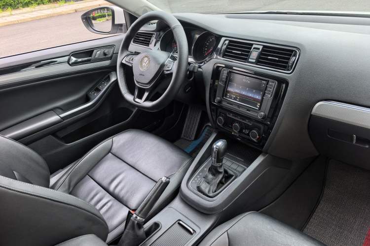 Used Volkswagen Sagitar 2017 230TSI Automatic Comfort Version Interior 1