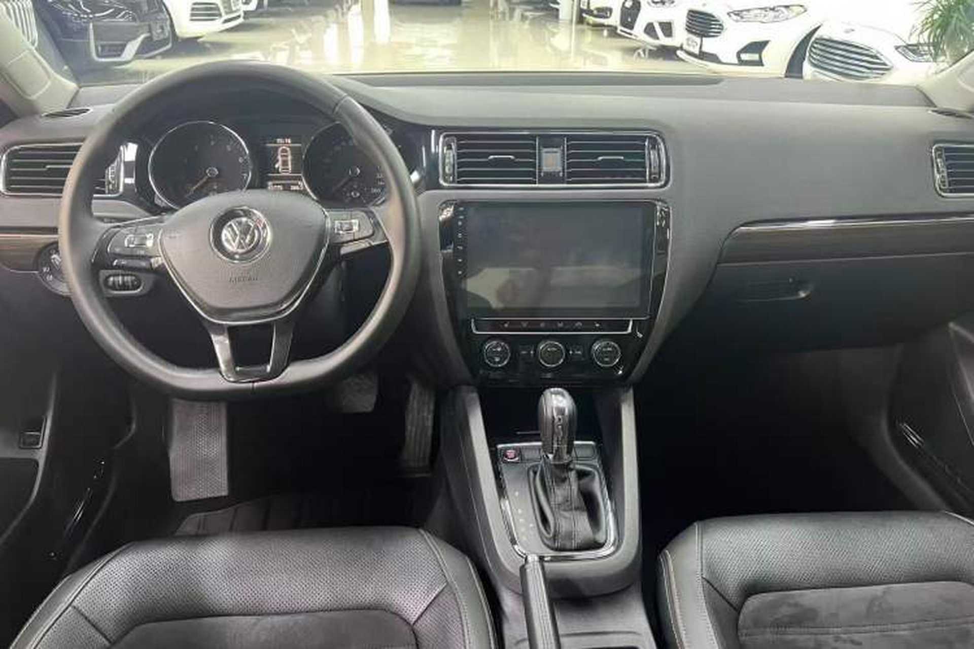 Used Volkswagen Sagitar 2017 230TSI Automatic Luxury Edition Interior 1
