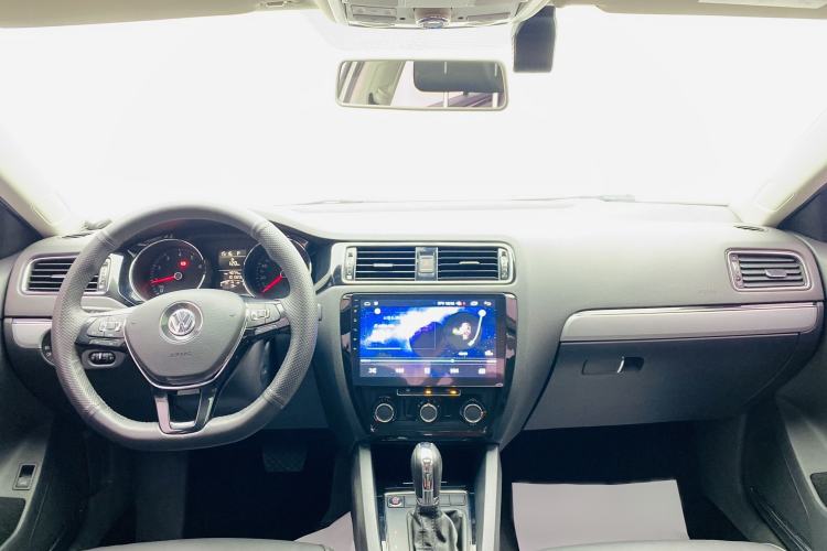 Used Volkswagen Sagitar 2017 1.6L Automatic Comfort Model Interior 10