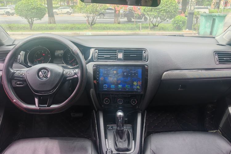 Used Volkswagen Sagitar 2017 180TSI Automatic Luxury Edition Interior 2