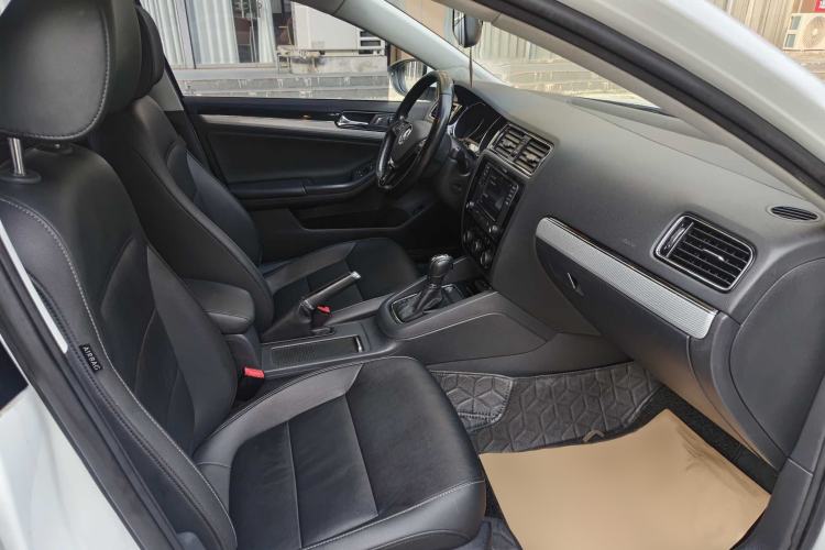 Used Volkswagen Sagitar 2017 230TSI Automatic Comfort Version Interior 2