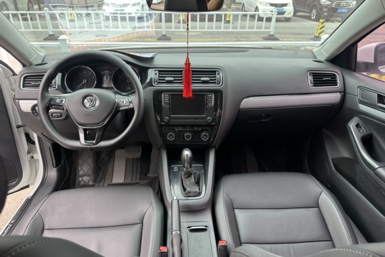 Used Volkswagen Sagitar 2017 180TSI Automatic Luxury Edition Interior 2