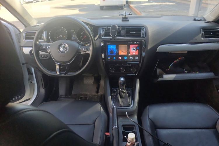 Used Volkswagen Sagitar 2017 1.6L Automatic Comfort Model Interior 2