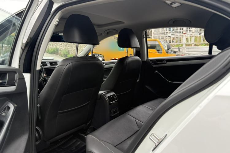 Used Volkswagen Sagitar 2017 180TSI Automatic Luxury Edition Interior 2