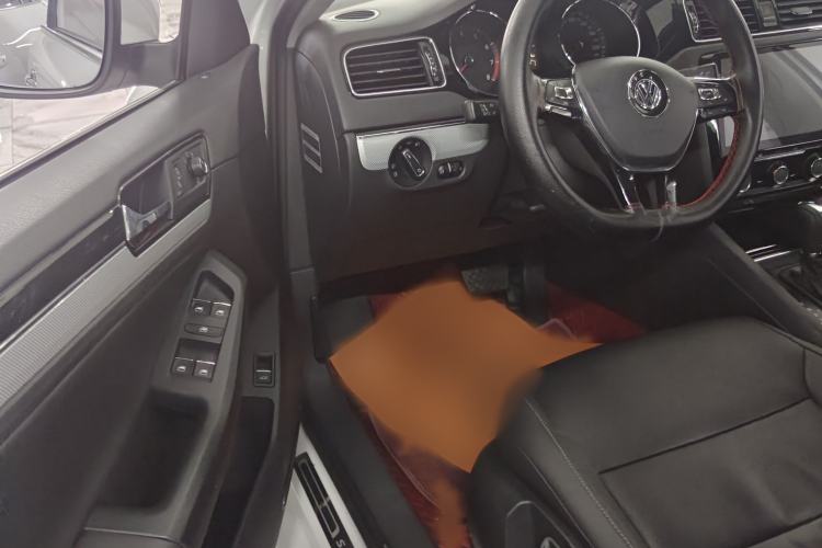 Used Volkswagen Sagitar 2017 1.6L Automatic Comfort Model Interior 2