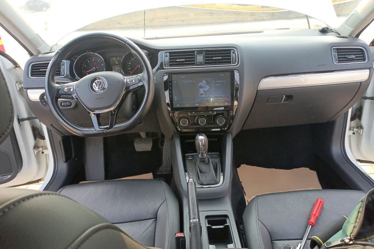 Used Volkswagen Sagitar 2017 1.6L Automatic Comfort Model Interior 2