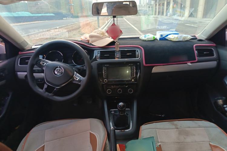 Used Volkswagen Sagitar 2017 1.6L Manual Comfort Model Interior 2