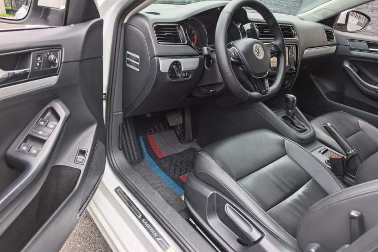 Used Volkswagen Sagitar 2017 230TSI Automatic Comfort Version Interior 2
