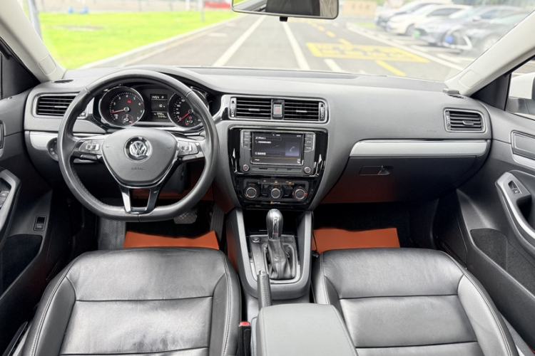 Used Volkswagen Sagitar 2017 230TSI Automatic Comfort Version Interior 2