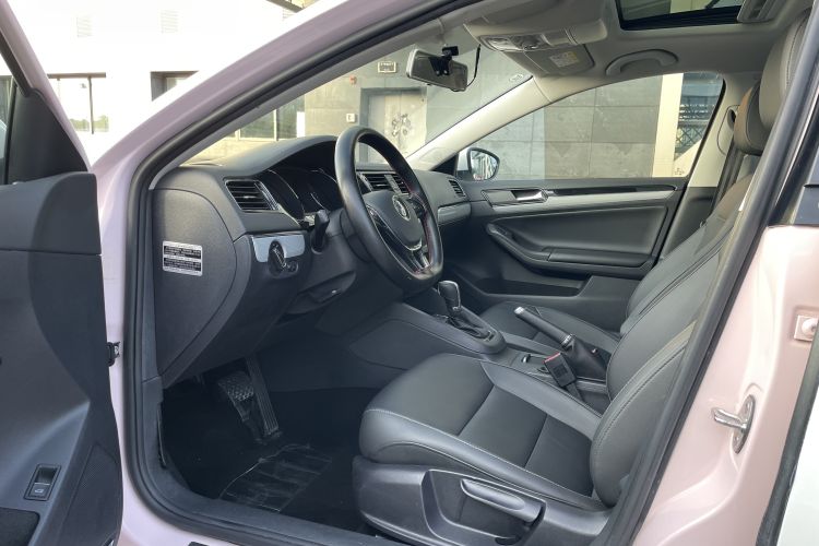 Used Volkswagen Sagitar 2017 1.6L Automatic Comfort Model Interior 2