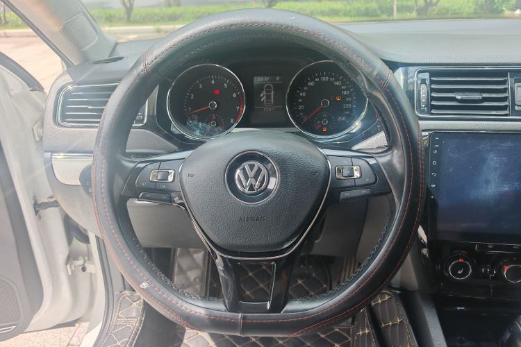 Used Volkswagen Sagitar 2017 180TSI Automatic Luxury Edition Interior 3
