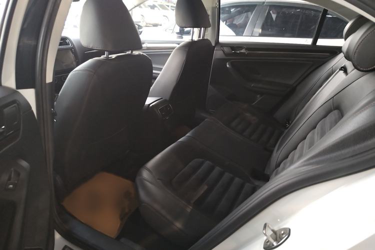 Used Volkswagen Sagitar 2017 230TSI Automatic Luxury Edition Interior 3