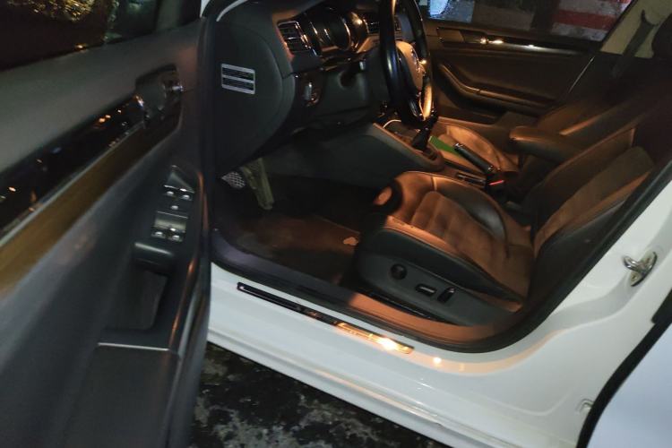 Used Volkswagen Sagitar 2017 230TSI Manual Luxury Model Interior 3