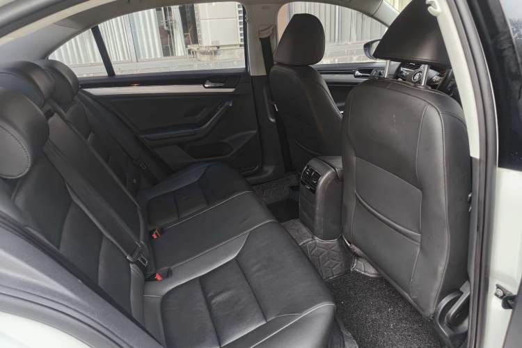 Used Volkswagen Sagitar 2017 230TSI Automatic Comfort Version Interior 3