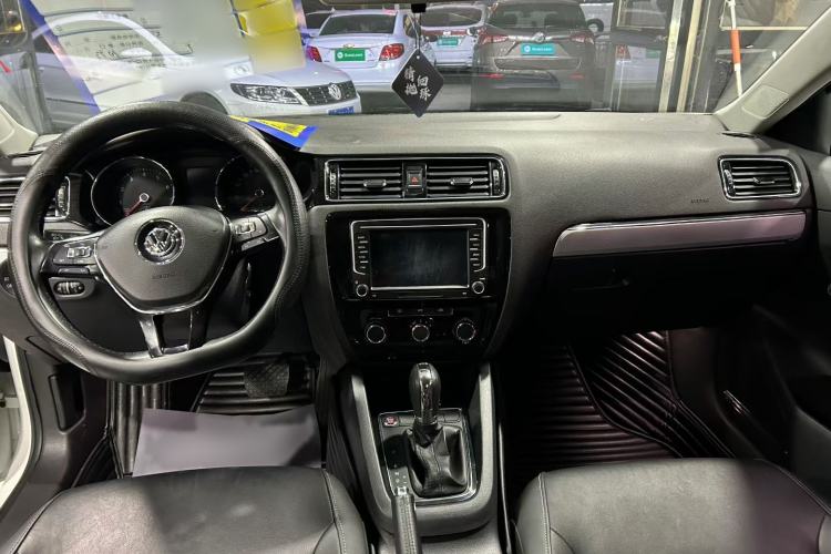 Used Volkswagen Sagitar 2017 230TSI Automatic Comfort Version Interior 3