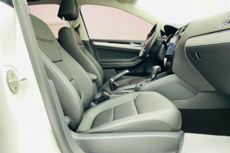 Used Volkswagen Sagitar 2017 1.6L Automatic Comfort Model Interior 3