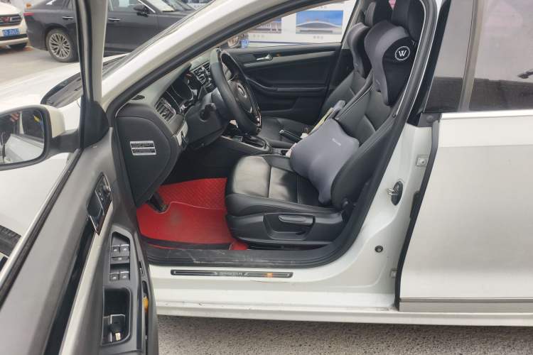Used Volkswagen Sagitar 2017 230TSI Automatic Comfort Version Interior 3
