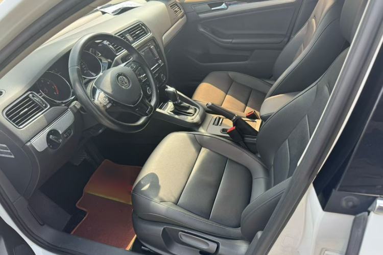 Used Volkswagen Sagitar 2017 1.6L Automatic Comfort Model Interior 3