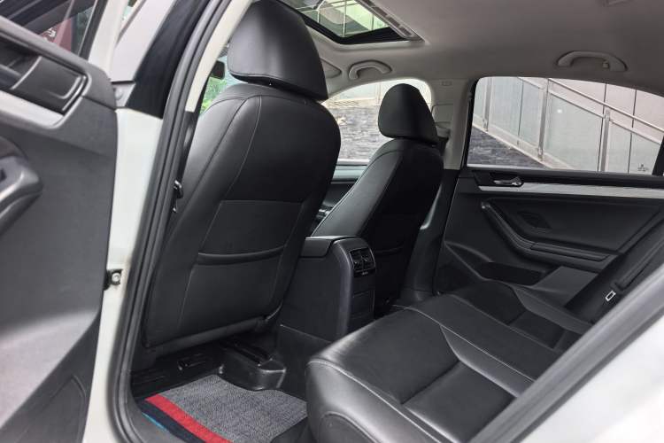 Used Volkswagen Sagitar 2017 230TSI Automatic Comfort Version Interior 3
