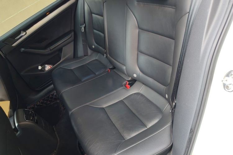 Used Volkswagen Sagitar 2017 230TSI Automatic Comfort Version Interior 4