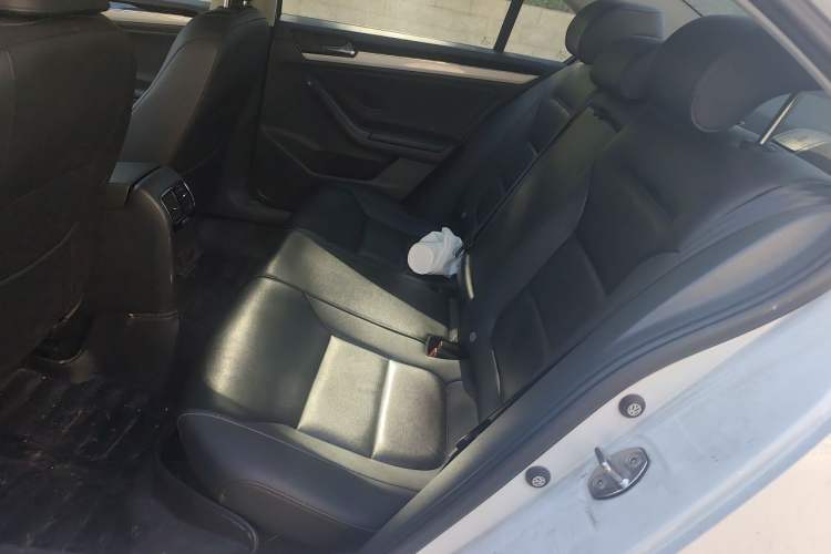 Used Volkswagen Sagitar 2017 1.6L Automatic Comfort Model Interior 4