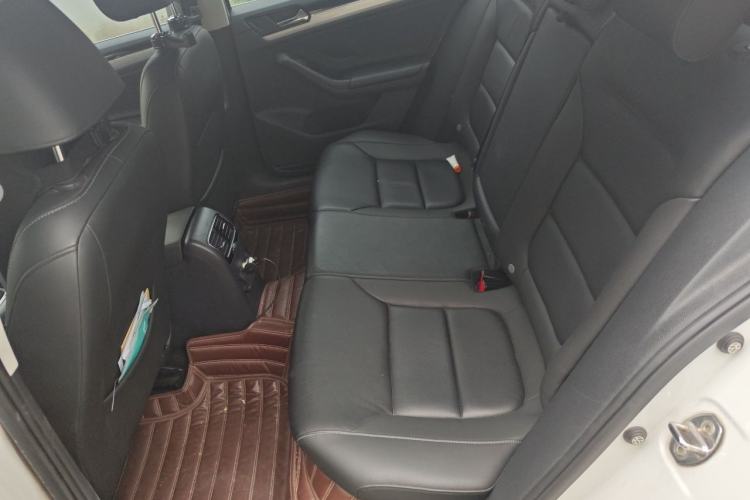 Used Volkswagen Sagitar 2017 230TSI Automatic Comfort Version Interior 4