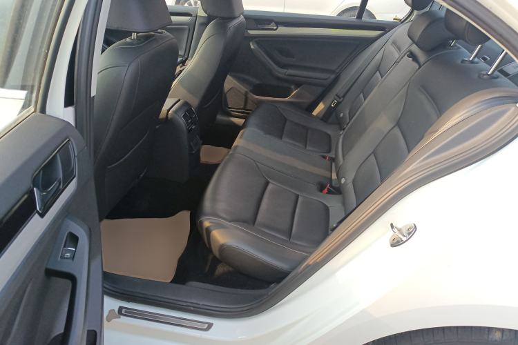 Used Volkswagen Sagitar 2017 1.6L Automatic Comfort Model Interior 4