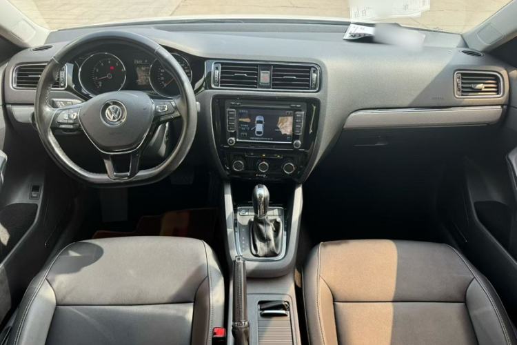 Used Volkswagen Sagitar 2017 1.6L Automatic Comfort Model Interior 4